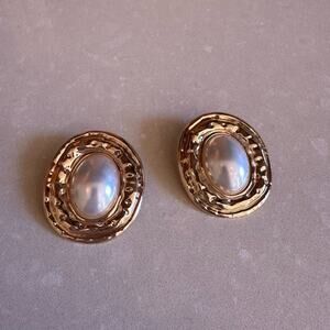 Gold & White Textured Earrings- boho bohemian vintage party lux classy